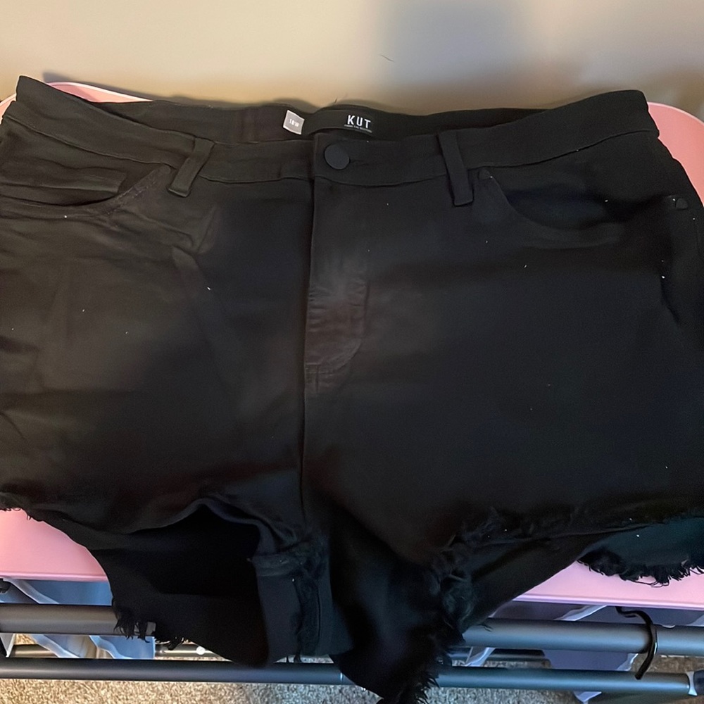 Gidget Frayed Hem Denim Shorts
KUT FROM THE KLOTH